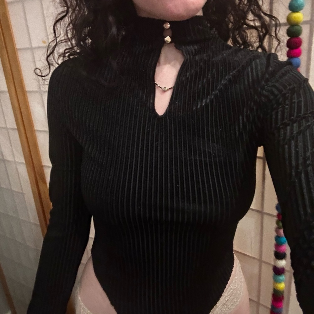 Small ribbed velour bodysuit